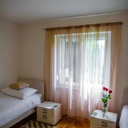 Apartment/room 