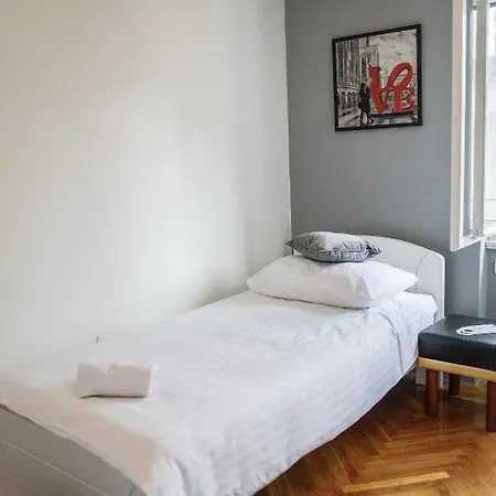 Apartment/room 