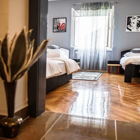 Apartment/room 